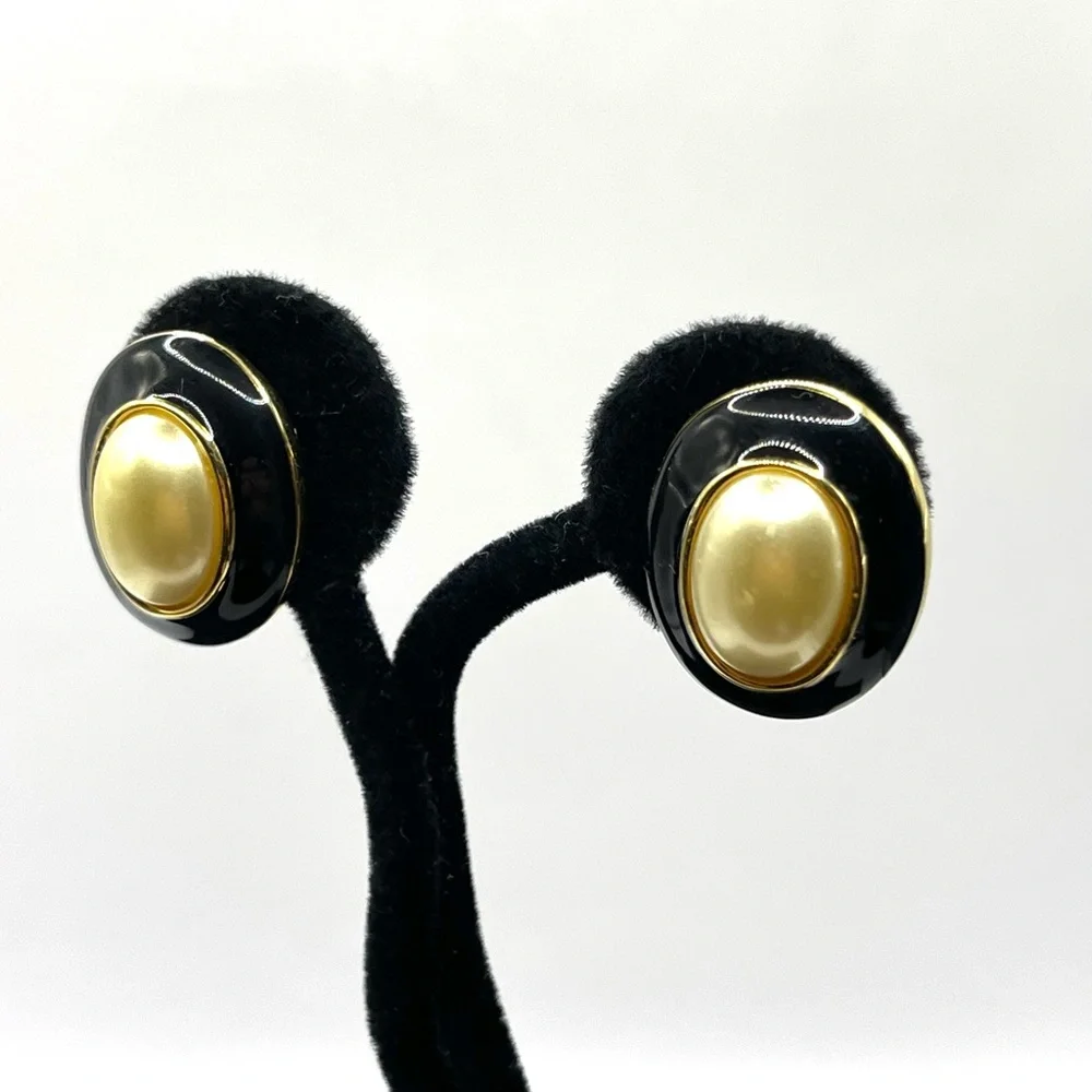 Kenneth Jay Lane Black Resin Earrings with Gold Pearl Centers - Picture 8 of 14
